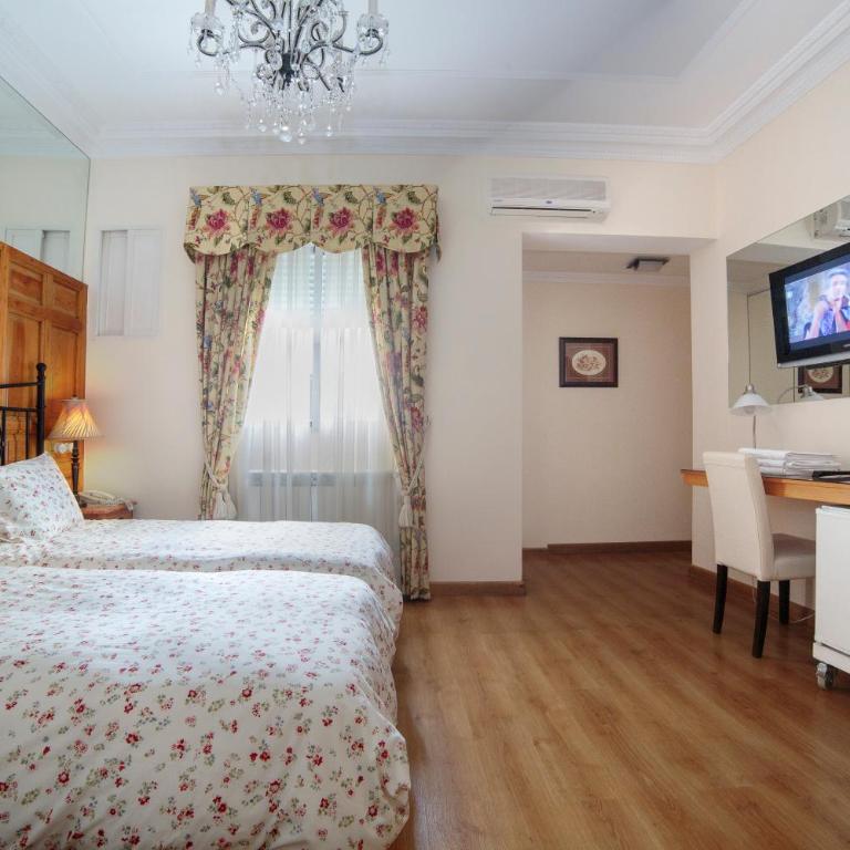 Hostal Adria Santa Ana - Camera Tripla con Letto Supplementare - 3