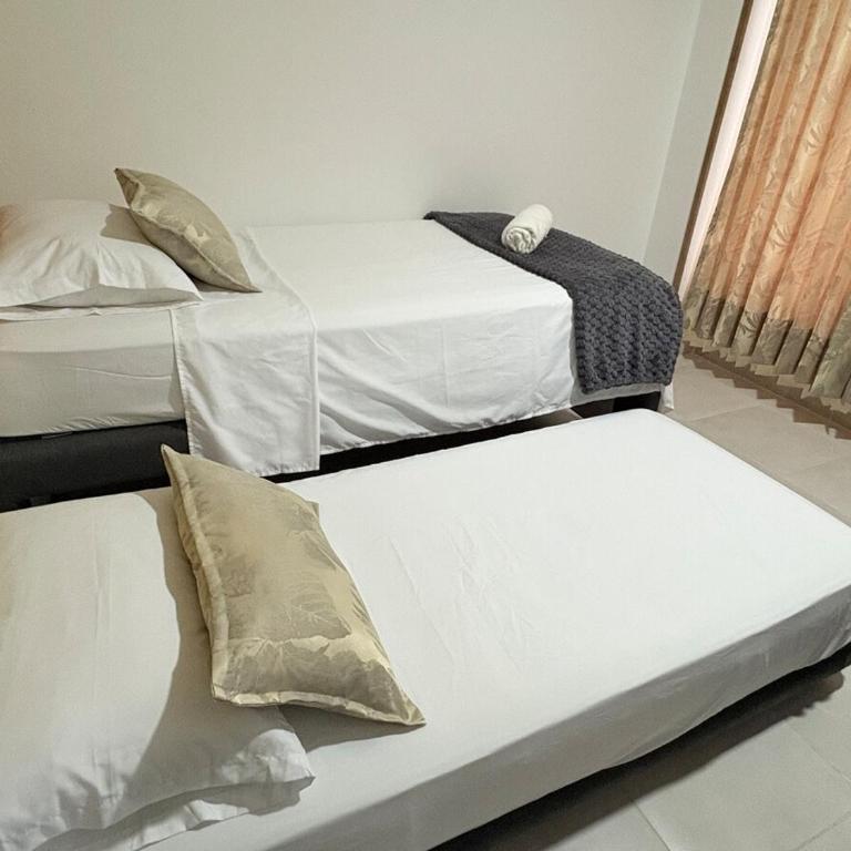 Apartamento en ciudad jardín, cerca a Holguines, unicentro y club campestre - Apartamento de 2 dormitorios - 11