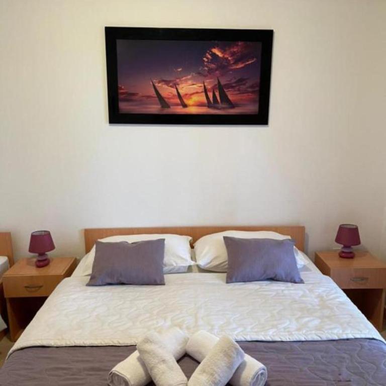 lifekotor - Velika Dvokrevetna Soba sa Bračnim Krevetom - 1