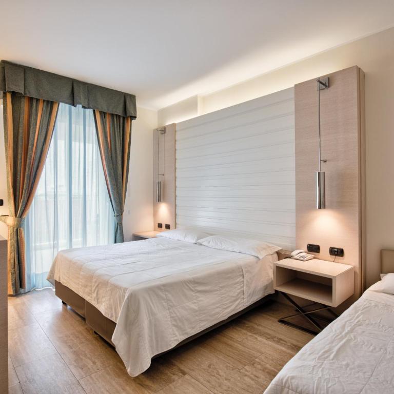 Hotel Columbus - Camera Matrimoniale con Balcone - 3