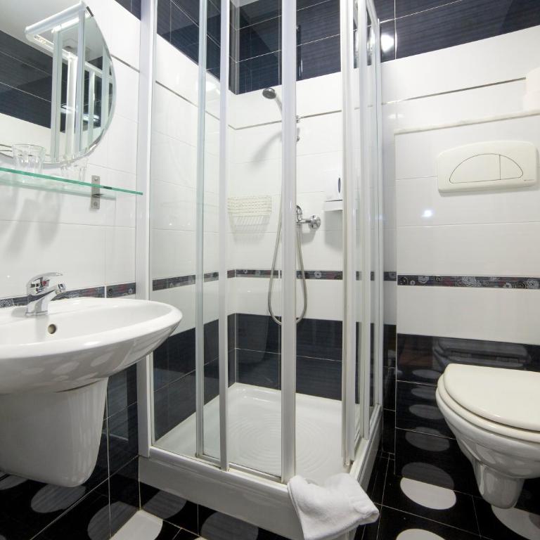 Hostal Adria Santa Ana - Camera Doppia con Letti Singoli - 6