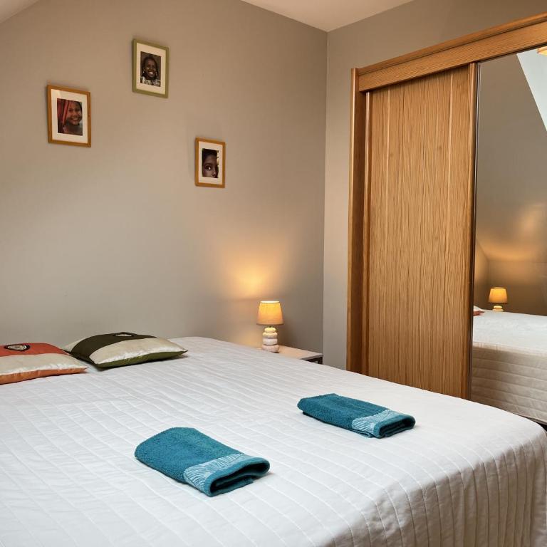 Villa Isaac - Piscine naturelle - Proche Boulerie Jump - 8p - Ferienhaus mit 3 Schlafzimmern - 7