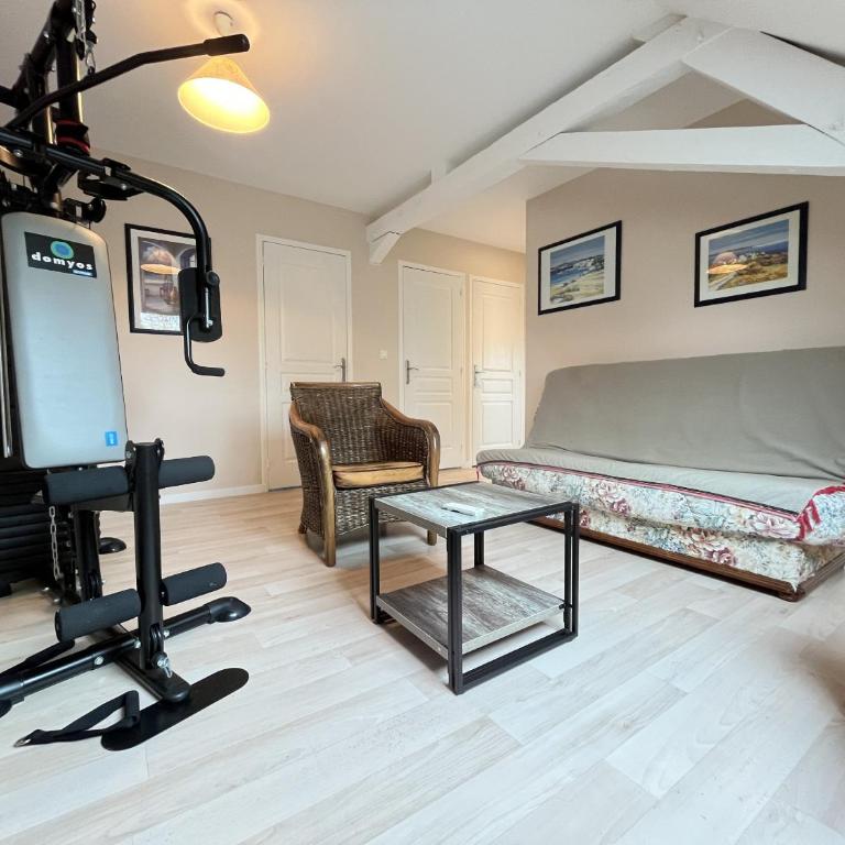 Villa Isaac - Piscine naturelle - Proche Boulerie Jump - 8p - Ferienhaus mit 3 Schlafzimmern - 10