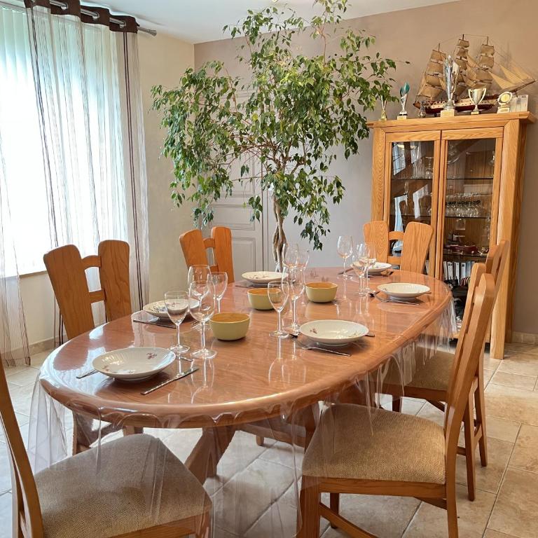 Villa Isaac - Piscine naturelle - Proche Boulerie Jump - 8p - Ferienhaus mit 3 Schlafzimmern - 14