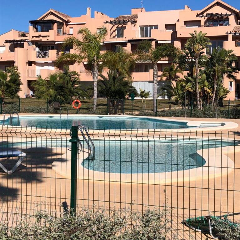 BEL APPARTEMENT REZ De CHAUSSEE AVEC DOUBLE TERRASSE FACE AU LAC ET AU GOLF - Apartamento de 2 dormitorios - 28