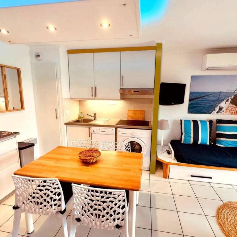 Dans un cadre d'exception, Vue mer panoramique à Agay Côte d'Azur, Village Vacances Cap Esterel, 2 chambres, avec jardin, golf, climatisation, Wifi, 5 piscines - Appartement - Vue sur Mer - 11