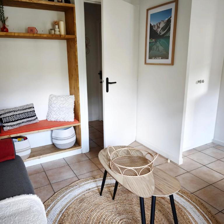 Studio vue montagnes RDC piscine - Appartement 1 Chambre - 11