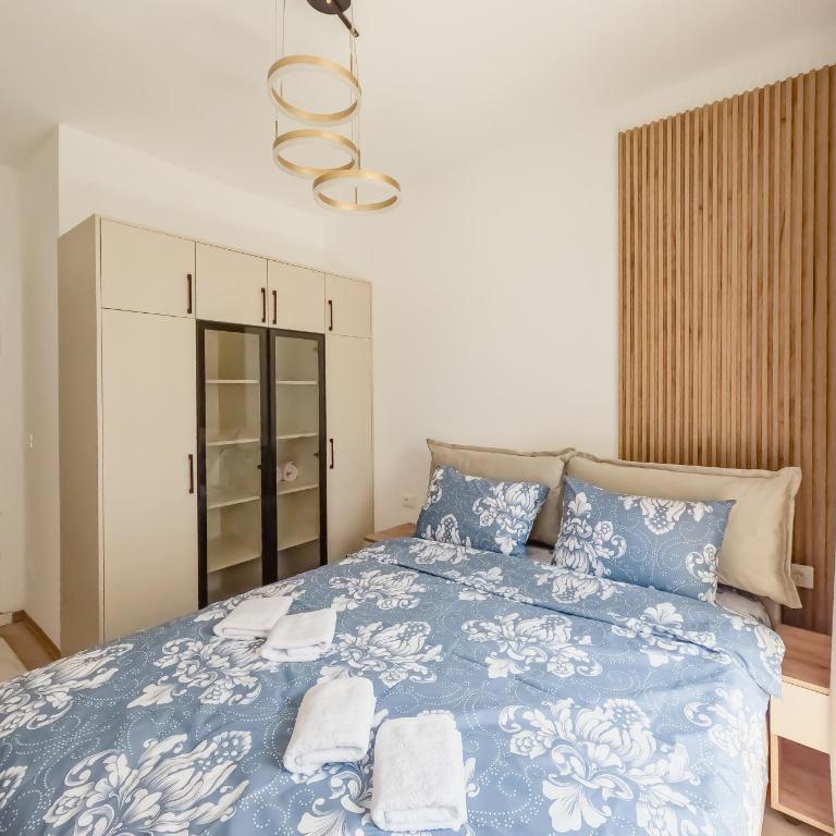 Luxury 2 Bedroom Apartment Close To The Beach - Two-Bedroom Apartment - 15