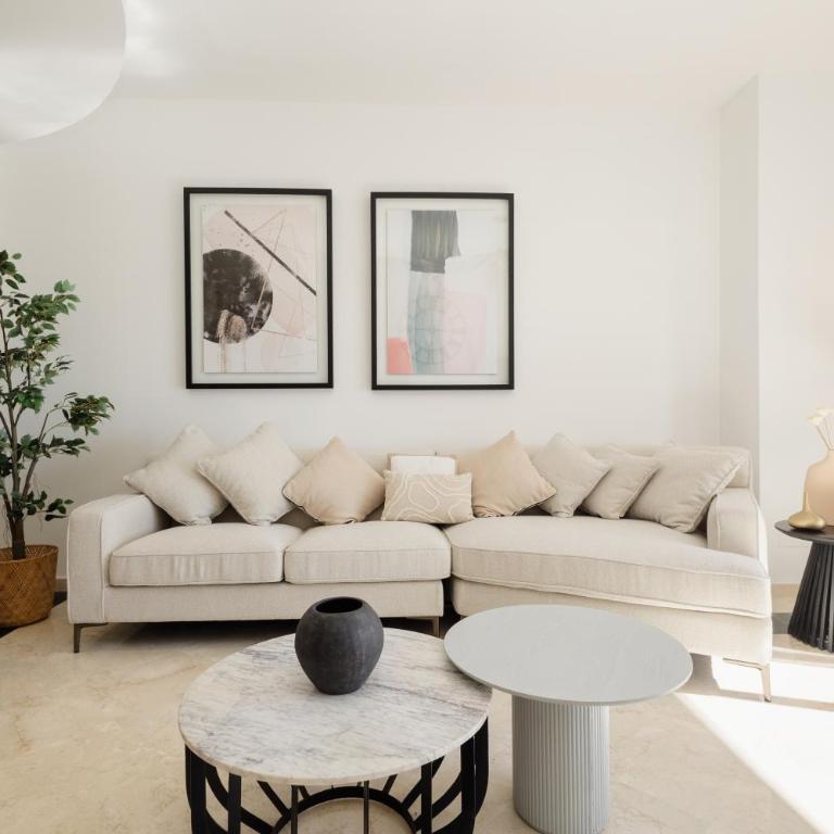 Apartment, with large private terrace and panoramic sea views, in Elviria Hills, Marbella - Apartamento de 3 dormitorios - 16