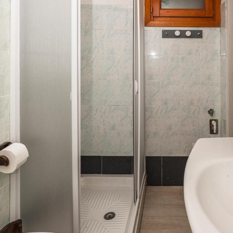 Affittacamere - L'ancora - Camera Matrimoniale con Bagno Privato - 19