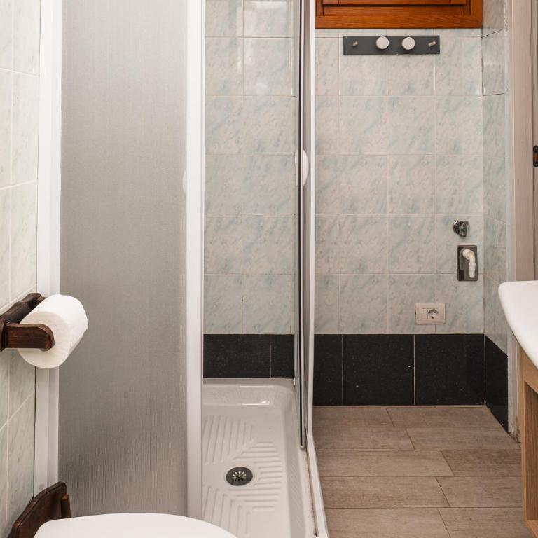 Affittacamere - L'ancora - Camera Matrimoniale con Bagno Privato - 20
