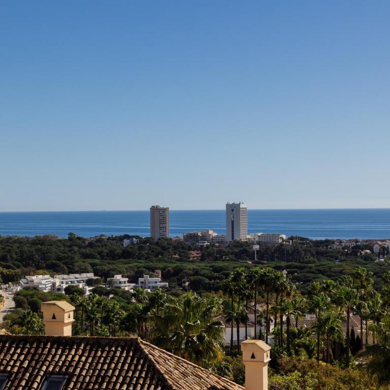Apartment, with large private terrace and panoramic sea views, in Elviria Hills, Marbella - Apartamento de 3 dormitorios - 13