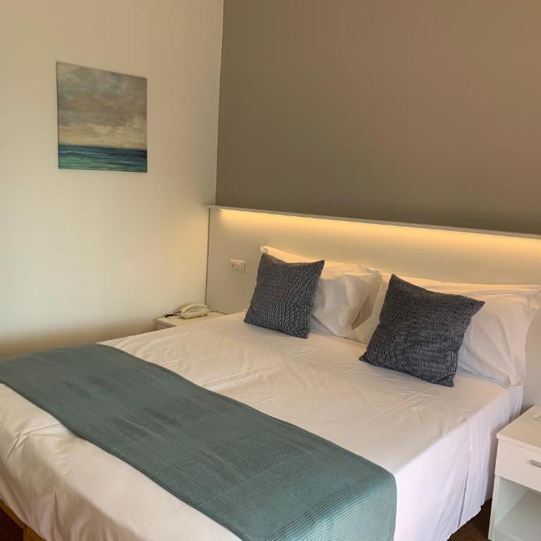 Hotel Loveno - Doppel-/Zweibettzimmer mit Seeblick - 3
