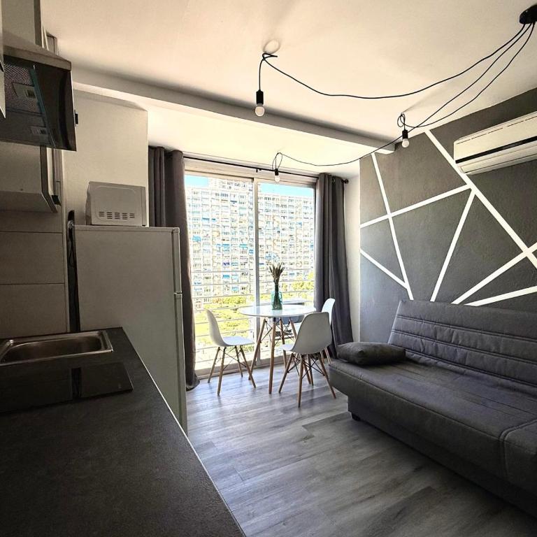 Cozy Apartment with Sea and Mountain Views in Benidorm - Apartamento de 1 Dormitorio con balcón y vistas a la ciudad - 2