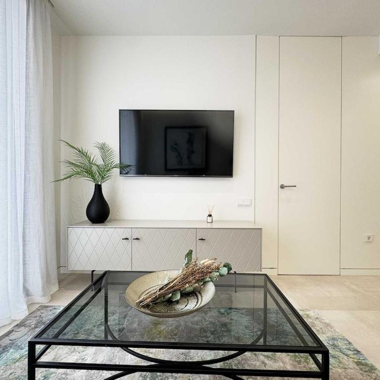Little Pearl of Marbella - Two-Bedroom Apartment - 11