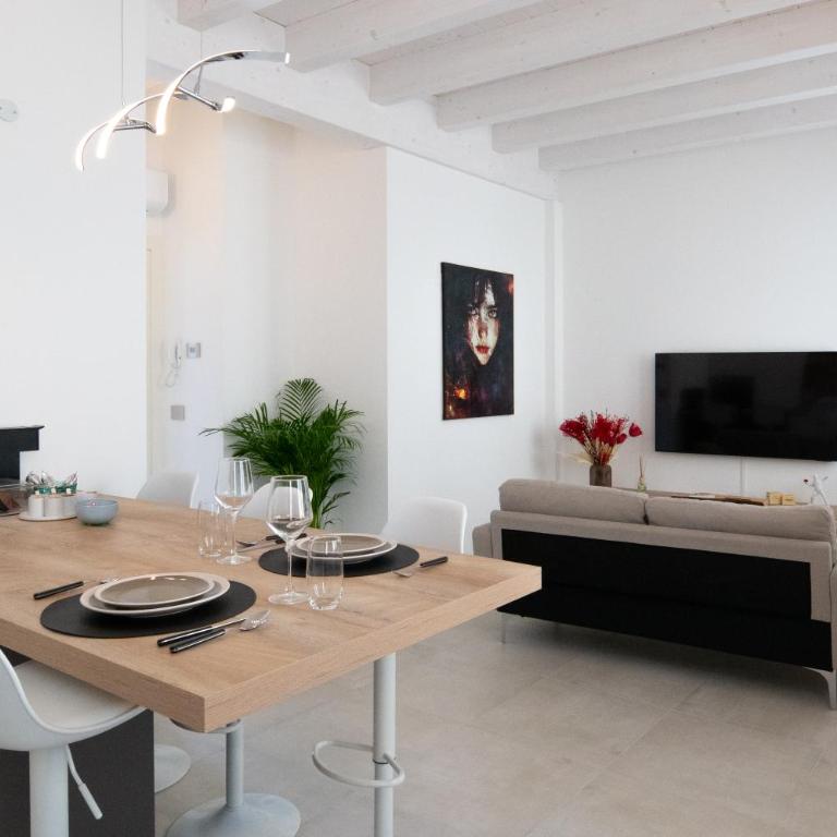 Style e Comfort - Mantova - Appartamento con 2 Camere da Letto - 1
