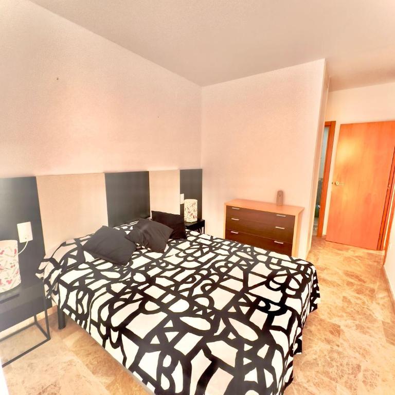 Ventura Park -B2 - Two-Bedroom Apartment - 4