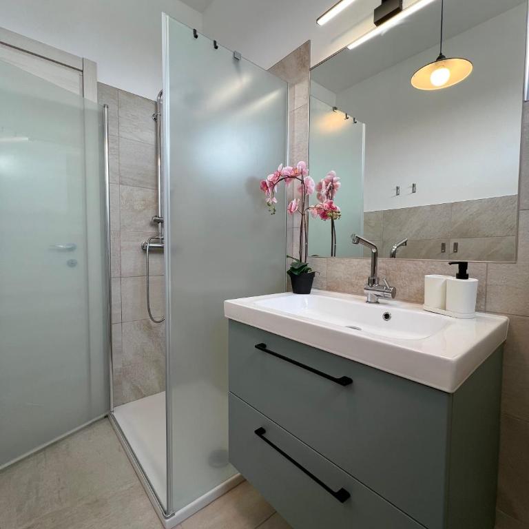 CITY PULSE APARTMENT Your Urban Escape - Appartamento con 2 Camere da Letto - 8