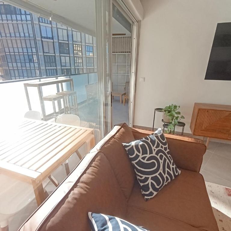Modern Rambla Mercado Apartment - Three-Bedroom Apartment - 14