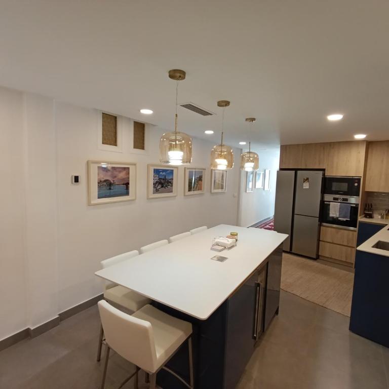 Modern Rambla Mercado Apartment - Three-Bedroom Apartment - 24
