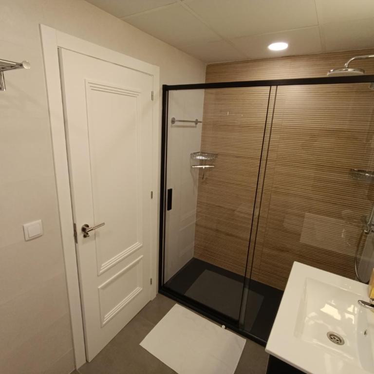 Modern Rambla Mercado Apartment - Three-Bedroom Apartment - 34
