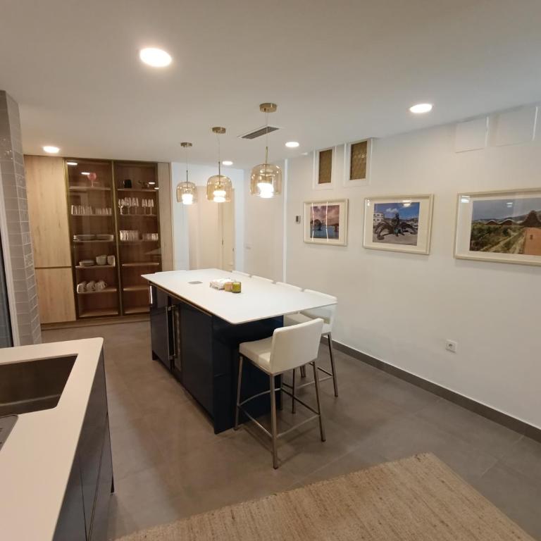 Modern Rambla Mercado Apartment - Three-Bedroom Apartment - 25