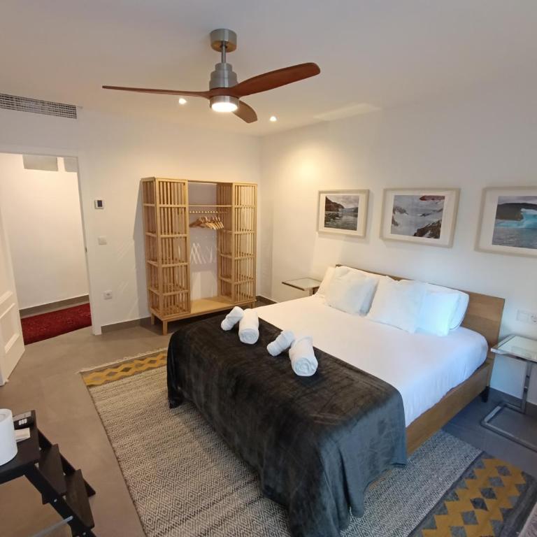 Modern Rambla Mercado Apartment - Three-Bedroom Apartment - 50