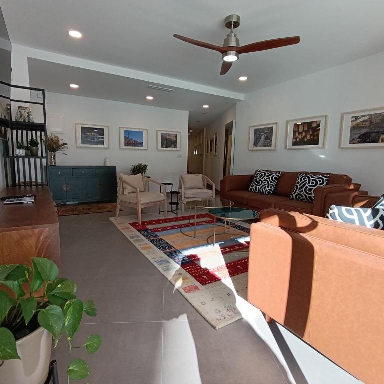 Modern Rambla Mercado Apartment - Three-Bedroom Apartment - 6