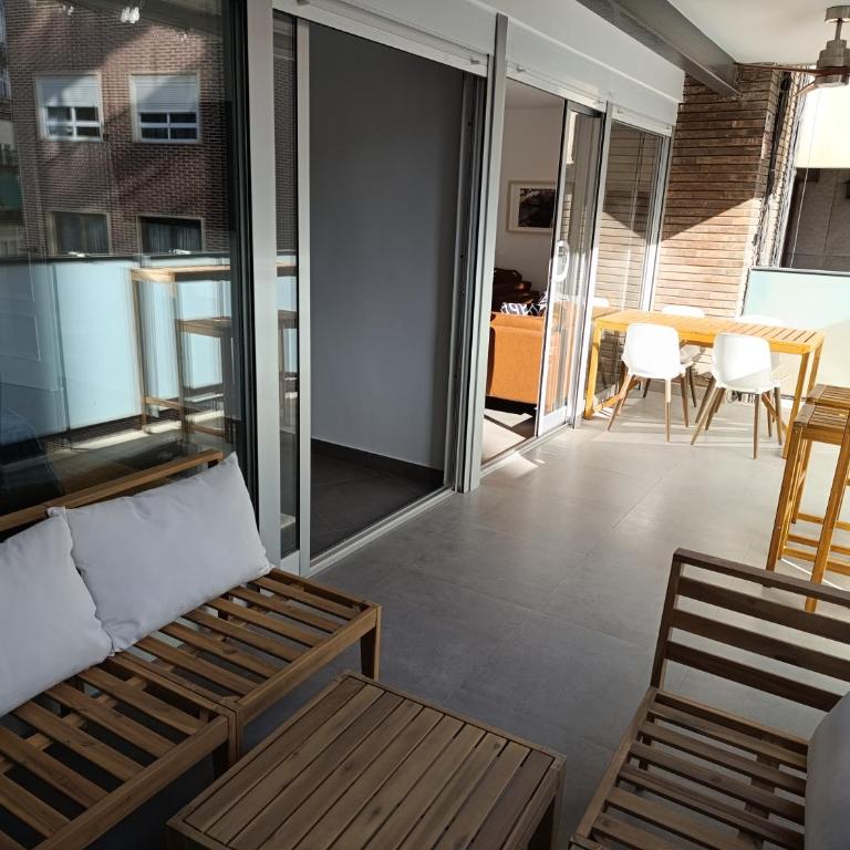 Modern Rambla Mercado Apartment - Three-Bedroom Apartment - 8