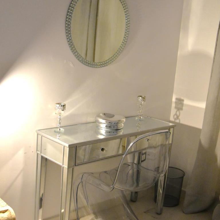 Yllen Rooms - Suite Deluxe con Vasca Idromassaggio - 14