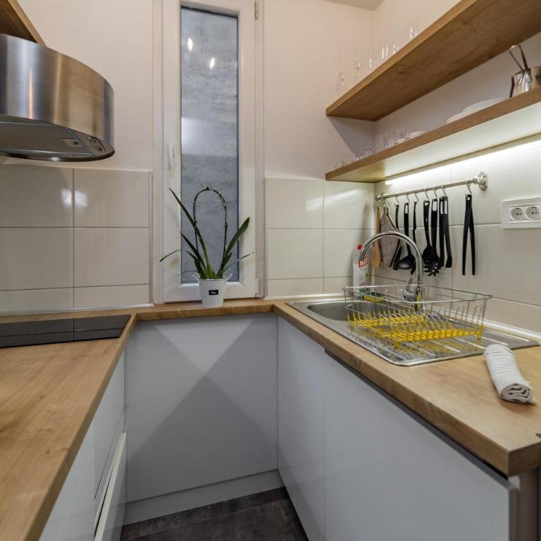 Charming One Bedroom In The Heart of Belgrade - One-Bedroom Apartment - 10
