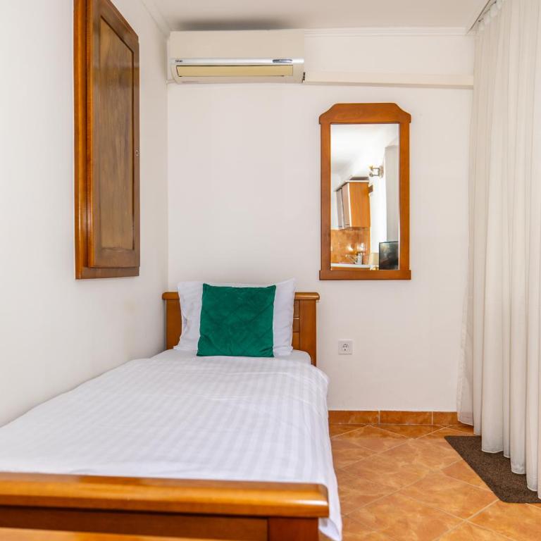 Apartments Irena - Studio Apartment - 4