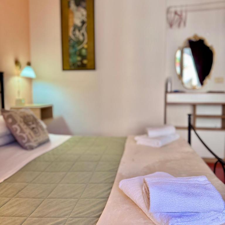 Taorminas Sun Central Boutique Guesthouse & Suites - Camera Matrimoniale con Balcone - 5