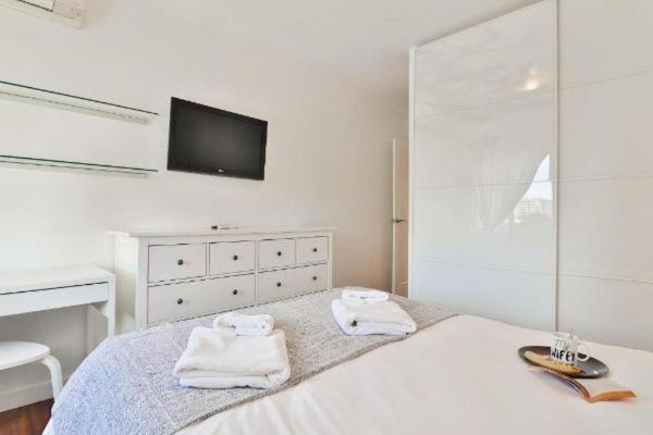 Big apartment, close to train station - Apartamento - 21