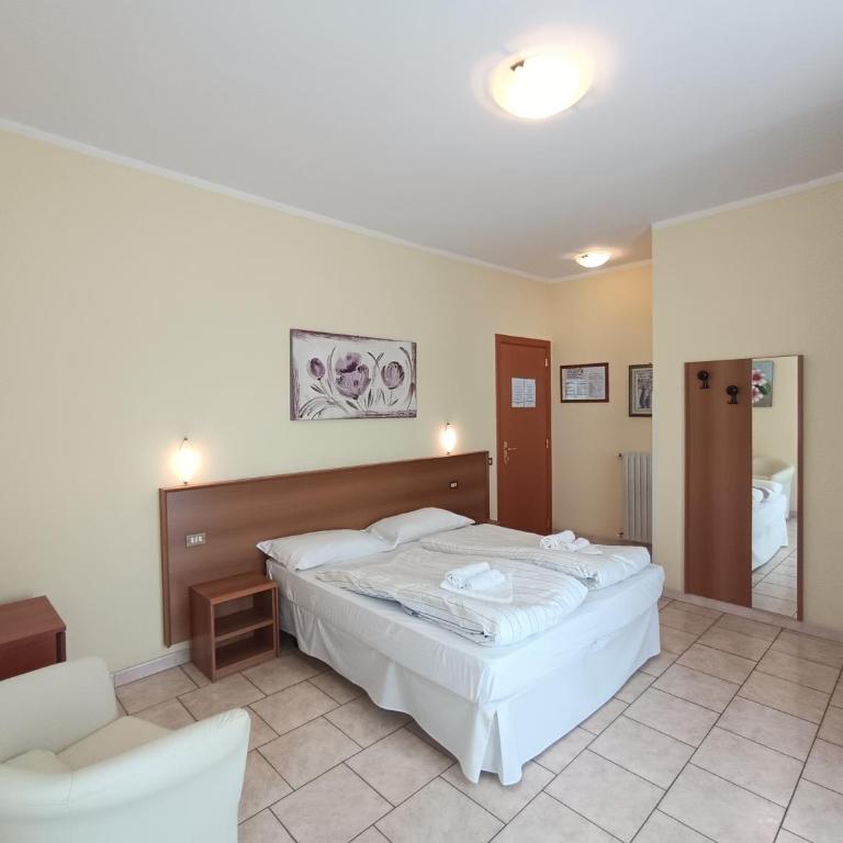 Hotel BB Villa Orchidea - Camera Standard Matrimoniale/Doppia con Letti Singoli - 3