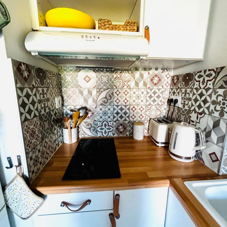 La petite Pinède Studio climatisé 400m de la plage - Studio - 10