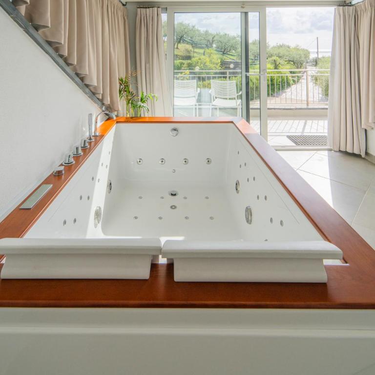 Agri Suite with jacuzzi - La Bilaia - Suite con vistas al mar - 25