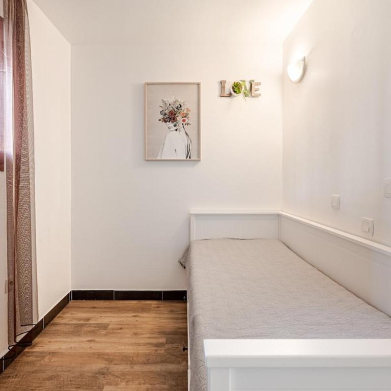 Apartment with Garden, Pool, Sea View and Parking - Appartement 1 Chambre - 9