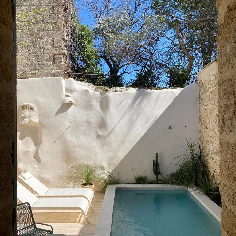La Maison du Puisatier • Centre historique • Piscine chauffée •Jardin - Maison 3 Chambres - 48