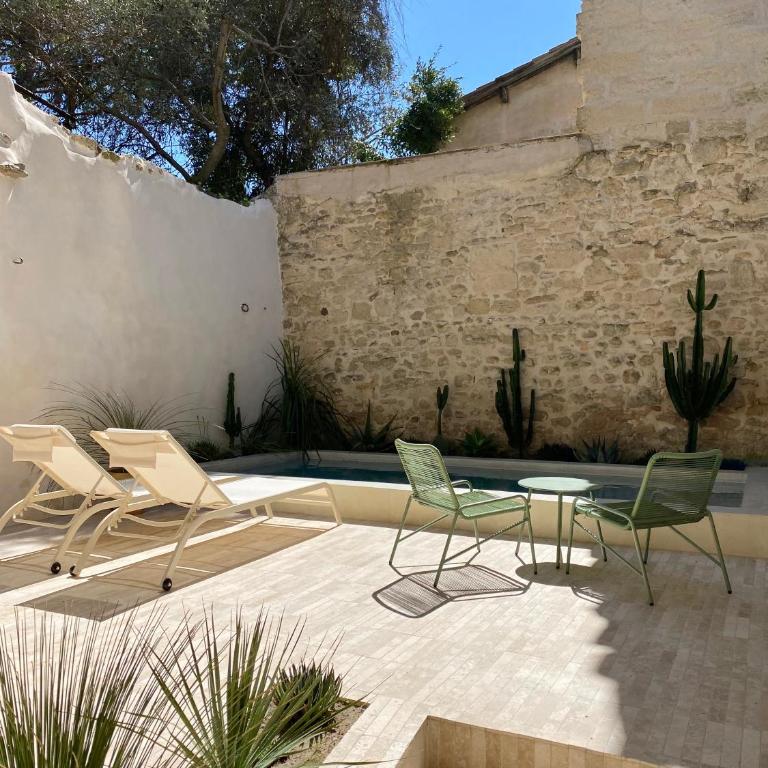 La Maison du Puisatier • Centre historique • Piscine chauffée •Jardin - Maison 3 Chambres - 22