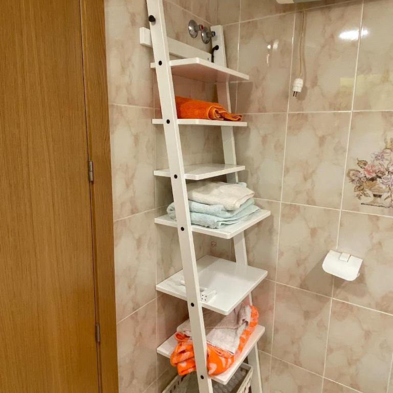 Las Flores - Three-Bedroom Apartment - 5