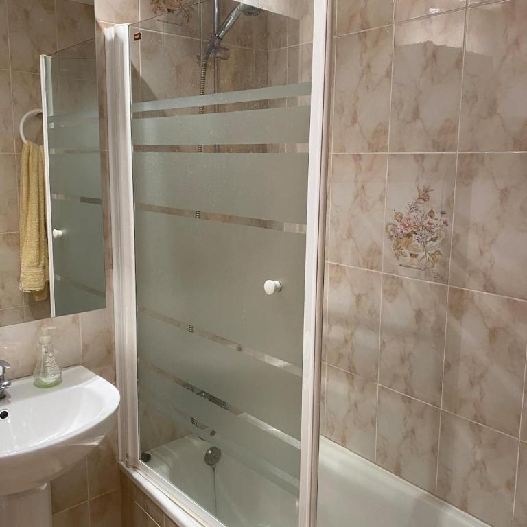 Las Flores - Three-Bedroom Apartment - 13