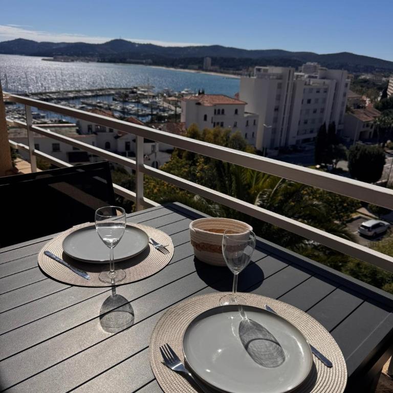 Appartement 50 m2 Le Lavandou - vue mer - plage - commerces - One-Bedroom Apartment - 17