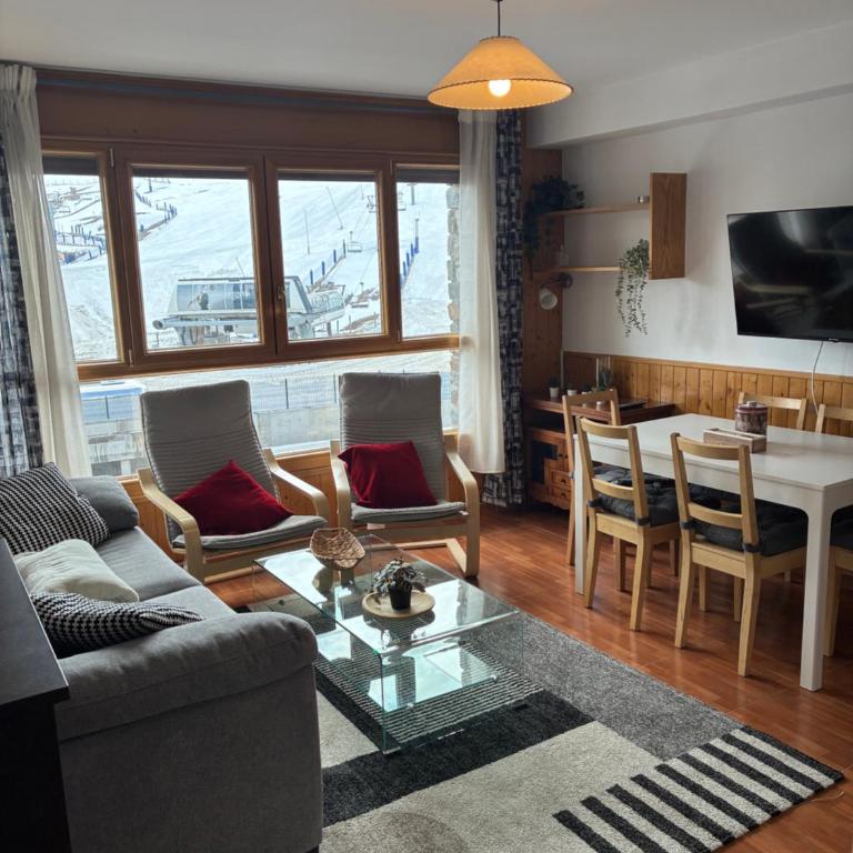 Apartamento a pie de Pistas con Parking Privado - Apartamento de 2 dormitorios - 11
