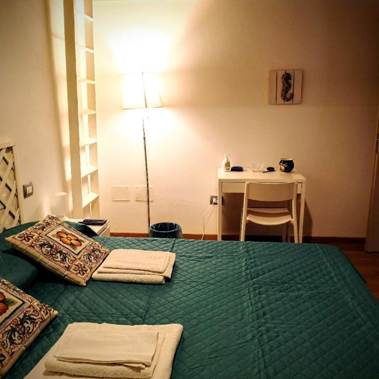 Guest House Lo specchio sul mare - Camera Matrimoniale con Balcone - 7