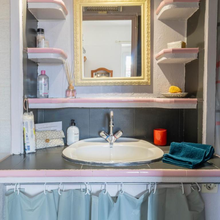 Patio privé au cœur de Nîmes Clim Arènes à pied - Casa con 1 Camera da Letto - 9