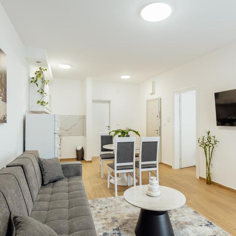 Apartments Ivo Herceg Novi - Two-Bedroom Apartment with Garden View - 1