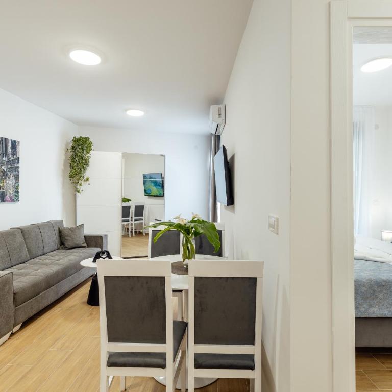 Apartments Ivo Herceg Novi - One-Bedroom Apartment with Garden View - 9