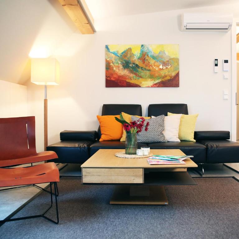 SEE & THE CITY apartments - One-Bedroom Apartment with Balcony and Mountain View - 13