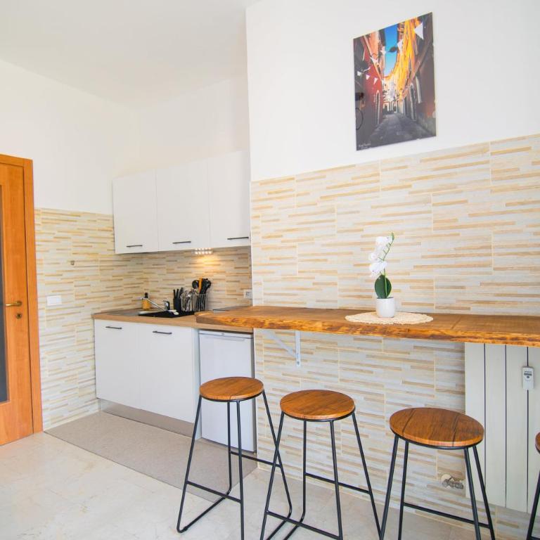 500 m dal lago! Il nido di Salò con Piscina - Appartamento con 1 Camera da Letto - 6